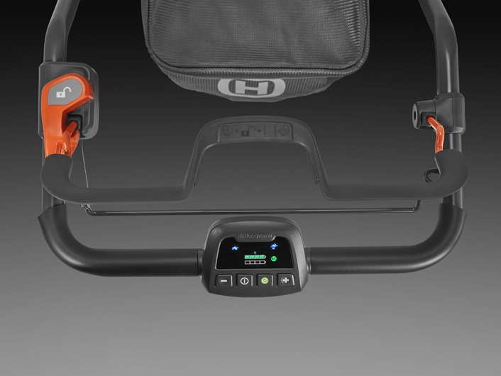 Oranžs Husqvarna Akumulatora zāles pļāvējs, modelis ''LC353iVX'', skats uz vadības paneli