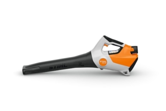 STIHL BGA 30 lapu pūtējs uz balta fona no sāniem