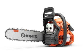husqvarna 450s zāģis no priekšas labās puses