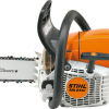 Oranžs, balts Stihl motorzāģis, modelis ''MS241 C-M'', skats no kreisā sāna
