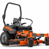 Oranžs Husqvarna nulles pagrieziena zāles pļāvējs, modelis ''Z454X'', skats no priekšas labās puses