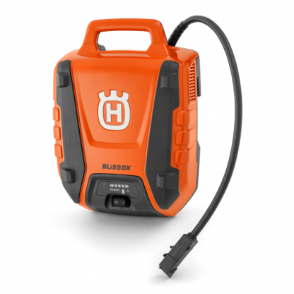 Oranžs Husqvarna akumulators, modelis ''BLi550X'', skats no priekšas